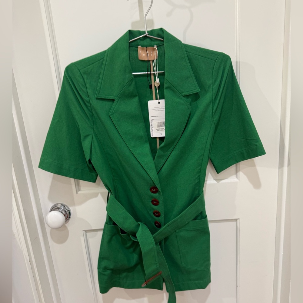 Albus lumen green short sleeve blazer style top